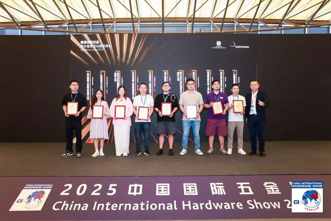 实力加冕！赢多多F1智能锁斩获CIHS2025“赛偲优品奖”，上海展会尽显赢多多智造风范